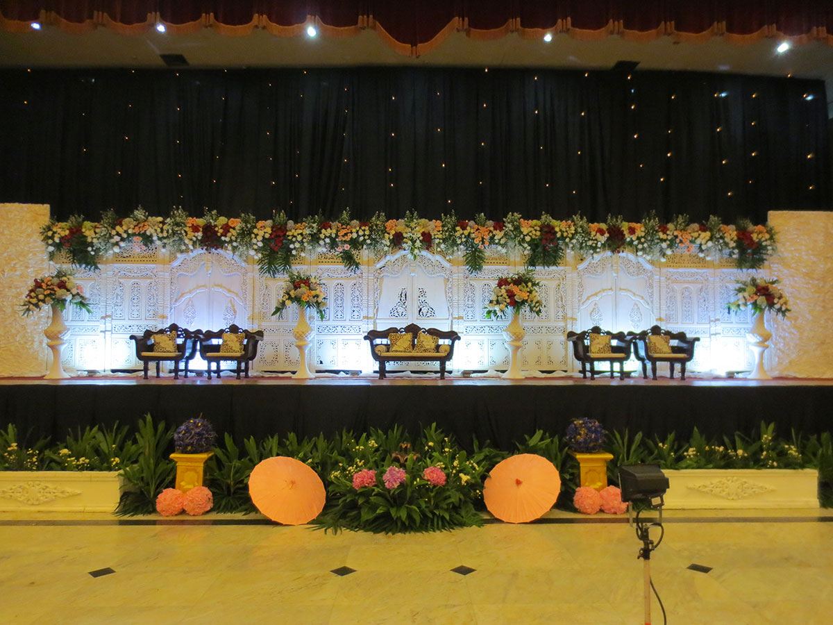 Pelaminan Gebyok Putih